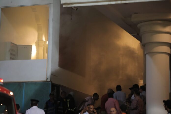 الدوري المصري | حريق في ملعب مباراة سموحة بيراميدز